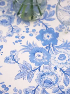 Augustine Ruffle Tablecloth - Soft White
