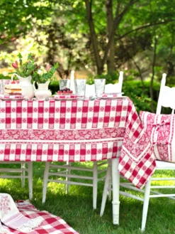 Charm Jacquard Tablecloth - Red
