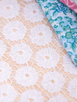 Daisy Lace Tablecloth