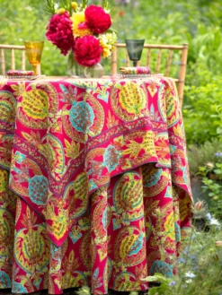 Hello Pineapple Round Cloth - Fuchsia