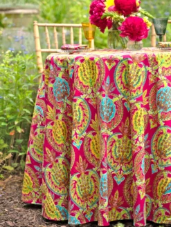 Hello Pineapple Round Cloth - Fuchsia