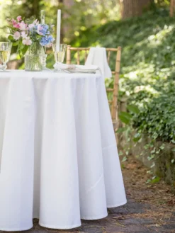 Lark Cotton Jacquard Round Cloth - White