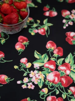 Strawberry Round Cloth - Black
