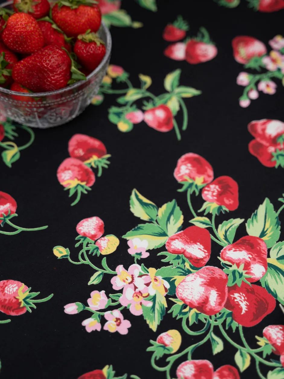 Strawberry Round Cloth - Black